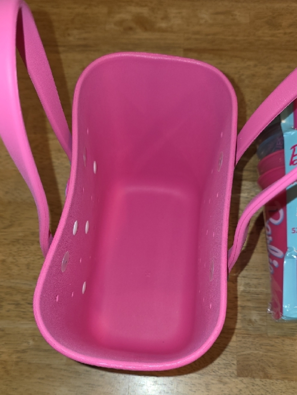 Barbie Hot Pink Lunch Tote Bag with Matching Pink Cups and Straws - Picture 4 of 7